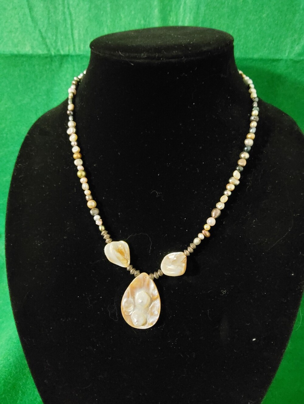 🇨🇦Artisan Shell & Bead Neclace